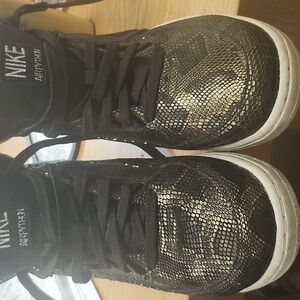 Mens Size 9.5 Nike Airpython